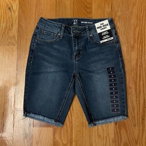 Bermuda shorts‎